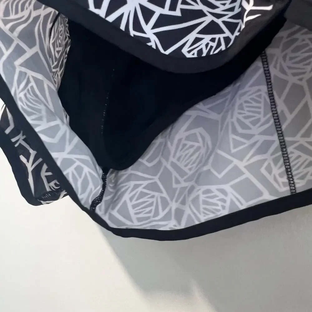 Lululemon run speed shorts, black and white posey / miss mosaic Size 8